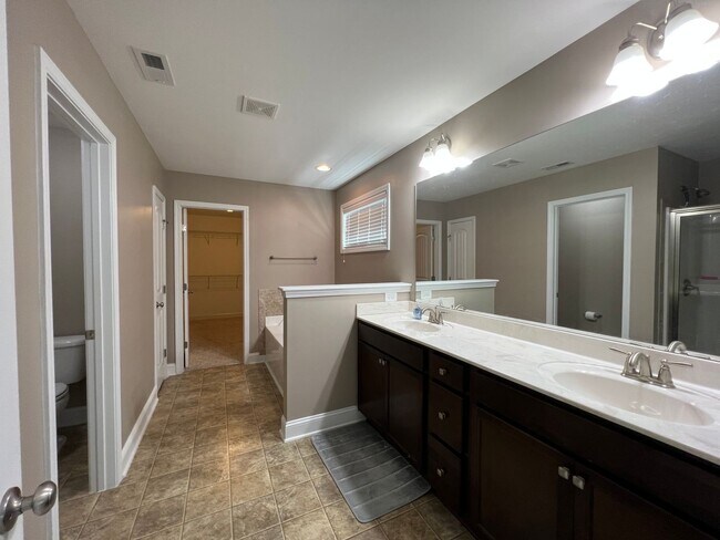 Building Photo - 1031 Liberty Ln