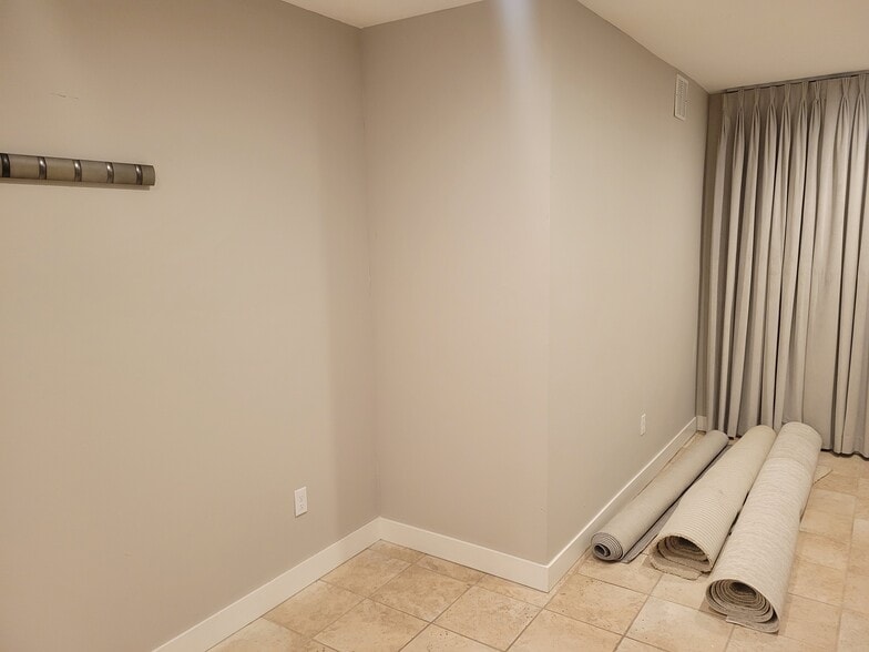 Extra Space/Office/Storage Room - 16061 W 56th Plz