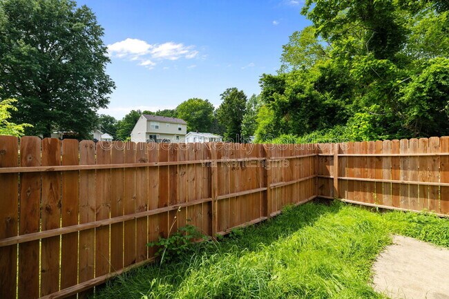 Building Photo - 2323 Woodson Rd