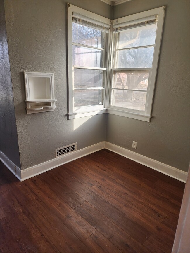 Building Photo - 1222 N 13th St