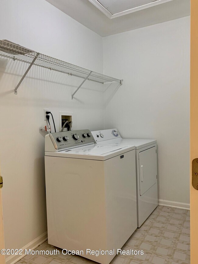 Building Photo - 17 Persimmon Ln