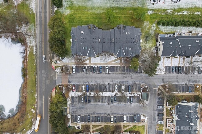 Building Photo - 12 Kingston Run