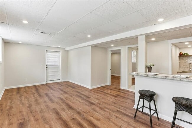 Building Photo - 2888 Bonanza Dr