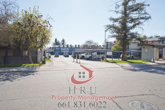 Building Photo - 4701 Beechwood St