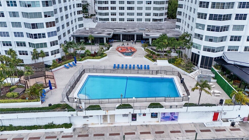 Building Photo - 801 Brickell Bay Dr