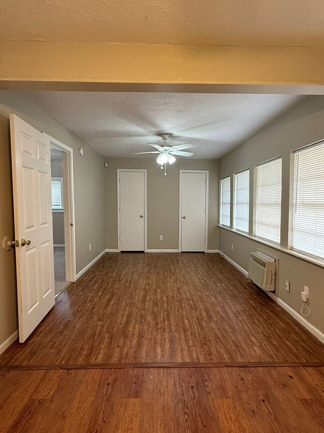 Building Photo - 1 Bedroom 1 Bath - Back House