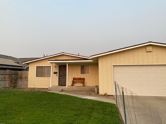 Building Photo - 1940 Yale St