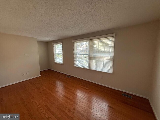 Building Photo - 3288 Wyndale Ct