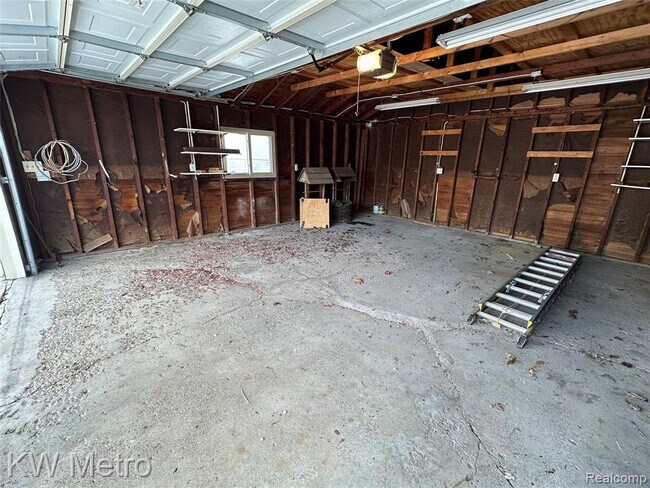 Building Photo - 21624 Winshall St