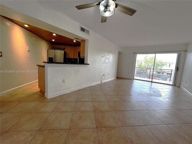 Building Photo - 9715 Fontainebleau Blvd