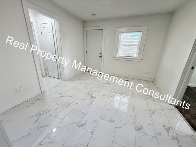 Building Photo - $500 off First Months Rent on Spacious 4 B...