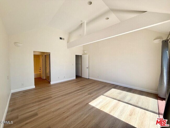 Building Photo - 574 Island View Cir
