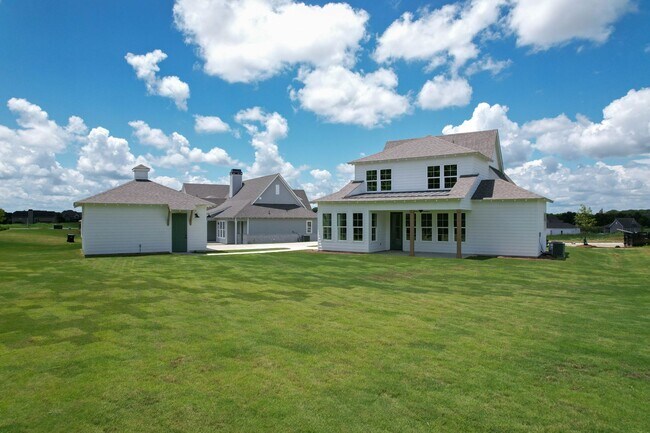 Building Photo - Designer Home zoned for Pike Road Schools!