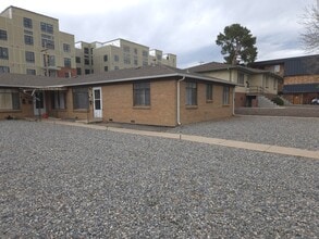 Building Photo - Updated and Spacious 1-Bed, 1-Bath Apartme...