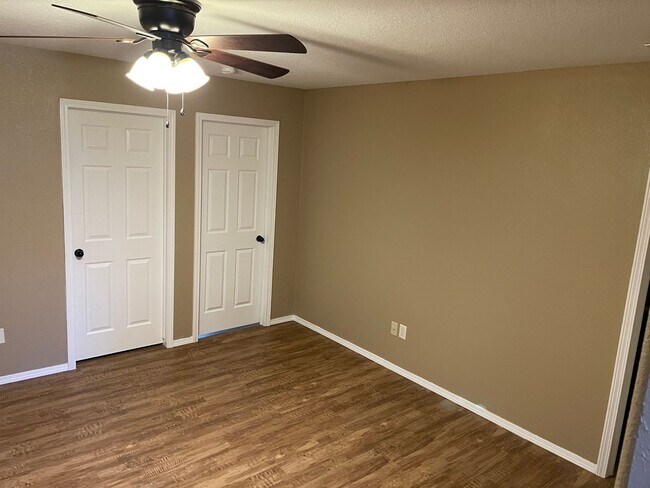 Building Photo - KU3-Osage Duplex 3