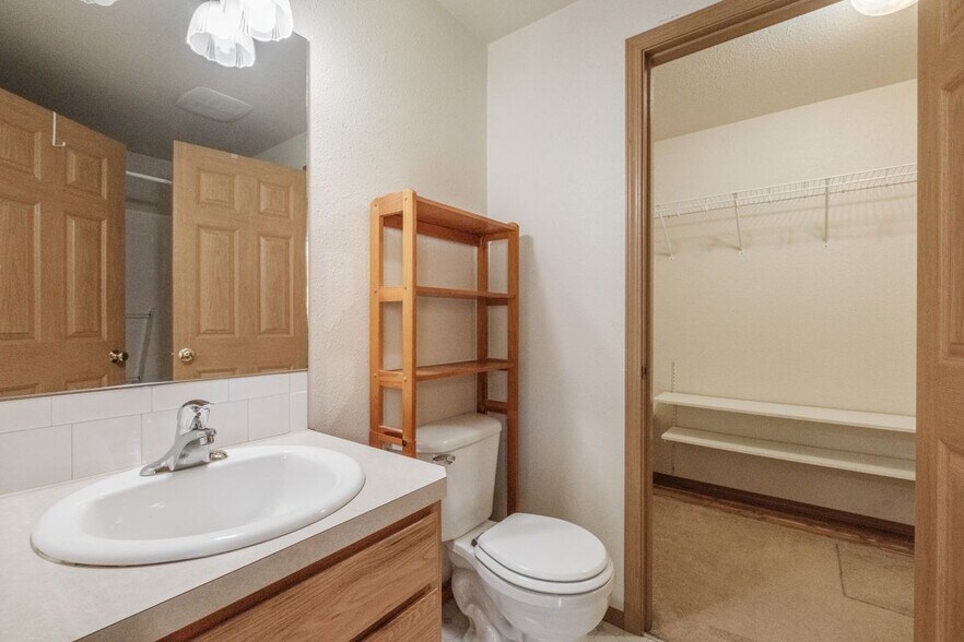 Building Photo - 5448 Siletz Ln