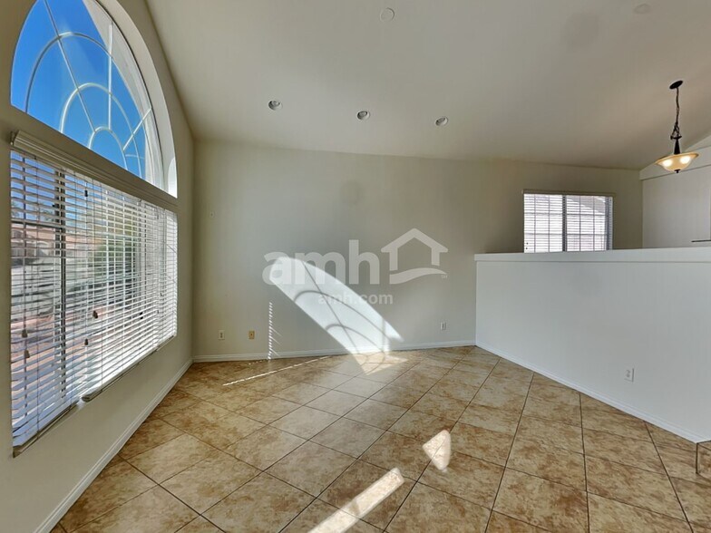 Building Photo - 2678 African Violet Ave