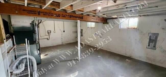 Building Photo - Beautiful House in South KC-Available NOW!!