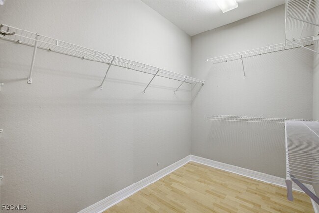 Building Photo - 1012 SE 5th Terrace