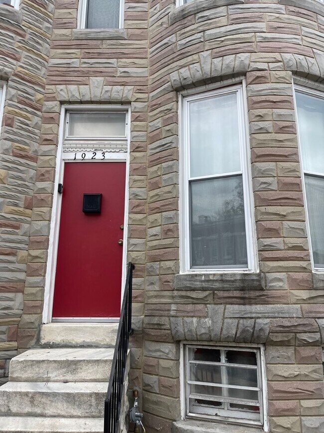 Building Photo - 1923 Penrose Ave