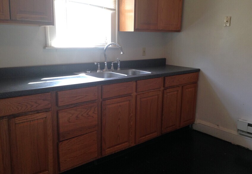 Building Photo - 864 Chalker St