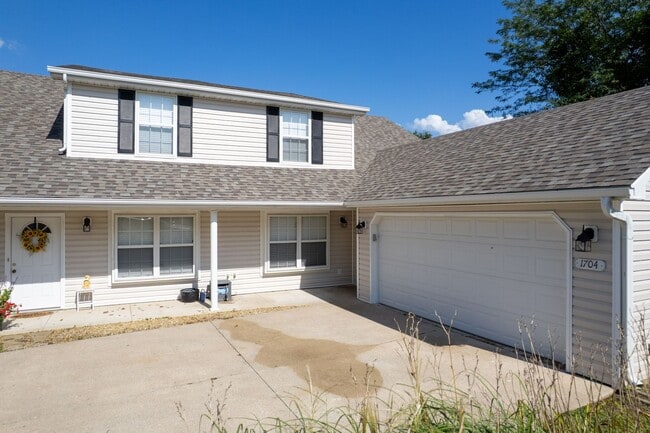 Building Photo - 1704-1706-1706 Juniper Dr