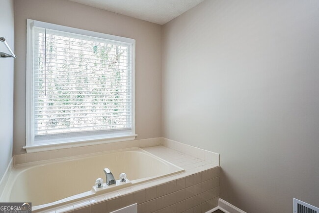 Building Photo - 301 Sandhurst Way SW