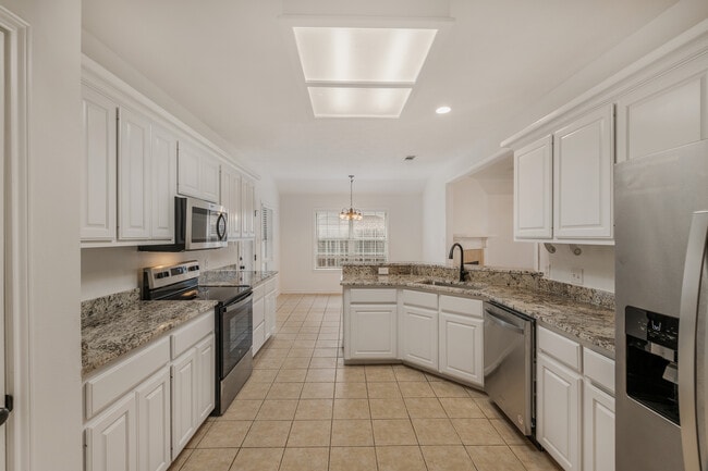 Kitchen with brand new appliances - 3710 Ardenne Ct
