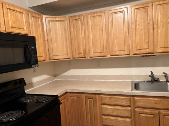 Building Photo - 320 Walnut St