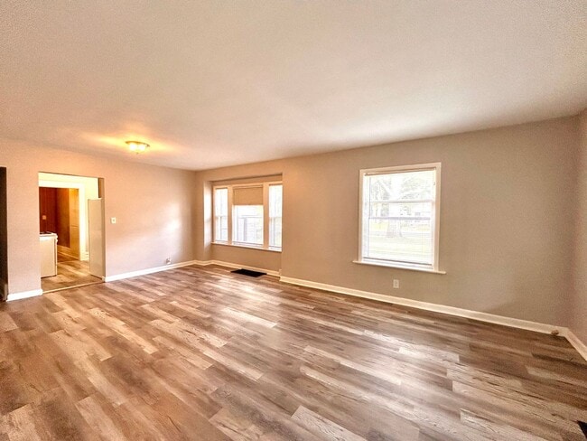 Building Photo - Three Bedroom Home in Muskegon Heights
