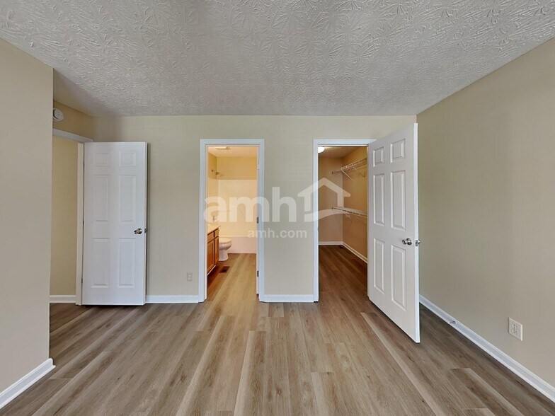 Building Photo - 3177 Bridle Run Dr