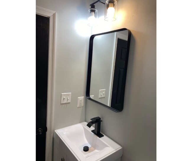 Building Photo - 2103 Belair Rd