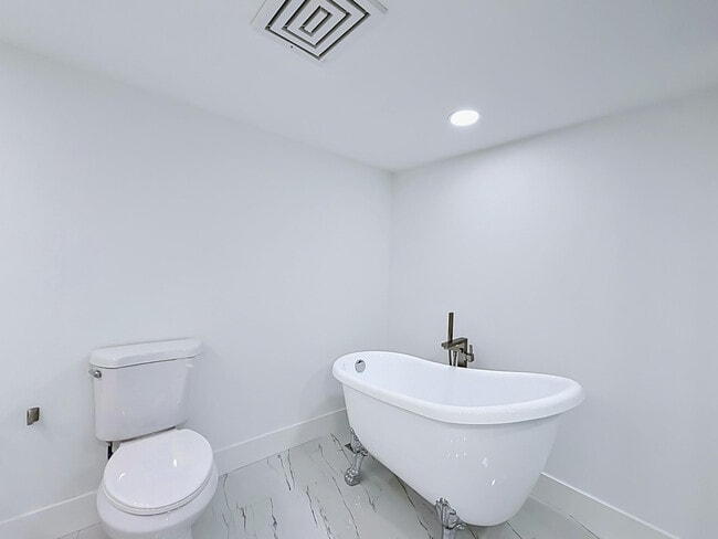 Building Photo - 2480 Presidential Way
