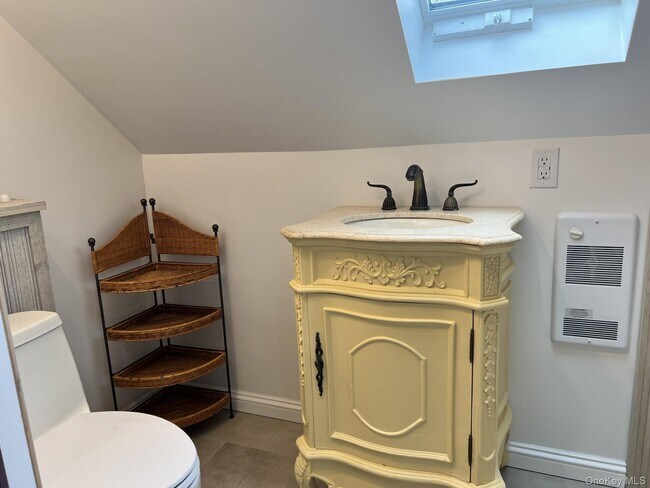 Building Photo - 24 Lindner Pl