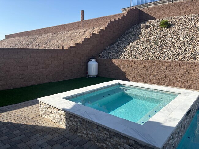 Building Photo - 8009 Corte De Los Pajaros