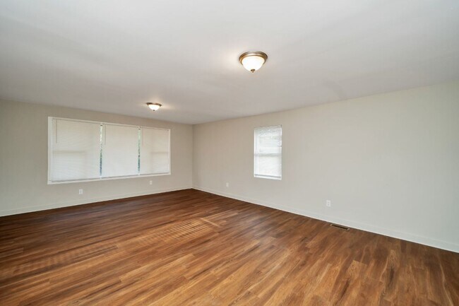 Building Photo - 1624 Fairview Dr