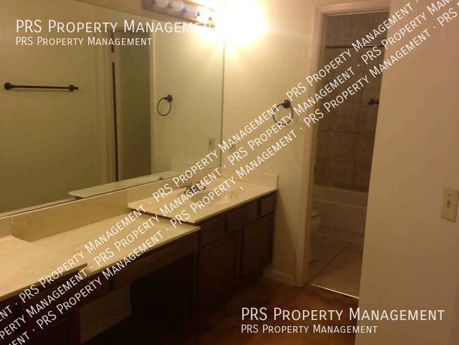 Building Photo - 1623 N Comanche Dr