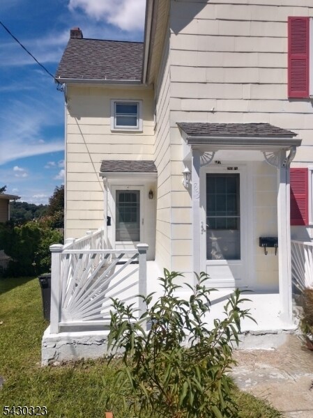 Building Photo - 83 Allen St