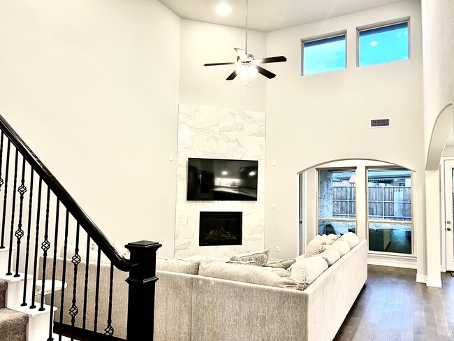 Building Photo - 980 Gentle Knoll Ln