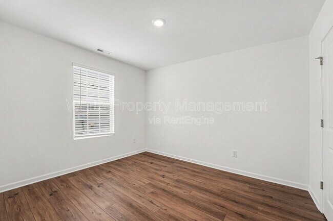 Building Photo - 368 W 18th St