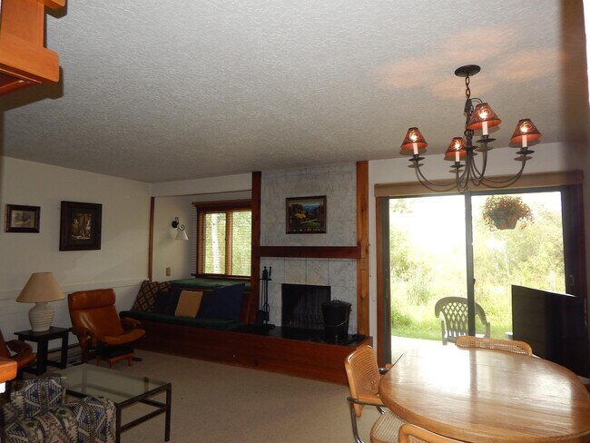 Building Photo - 4455 Berry Dr