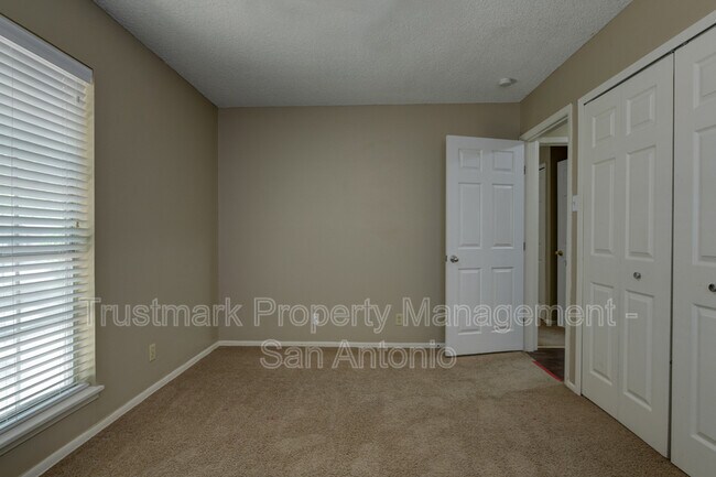 Building Photo - 112 Suncliff Dr