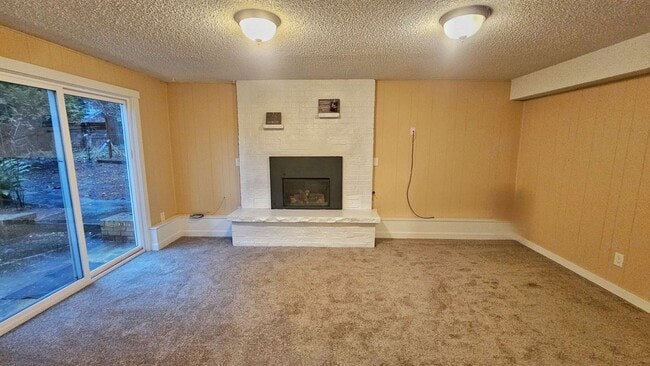 Building Photo - Beautiful 3 Bed 2.5 Bath Tri-level in Beautiful Covington.