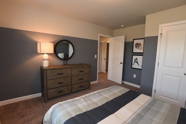 Building Photo - FURNISHED: Previous Model Home, For Rent 3 bedrooms/2.5 baths/2nd Floor Family Room w/kitchenette...