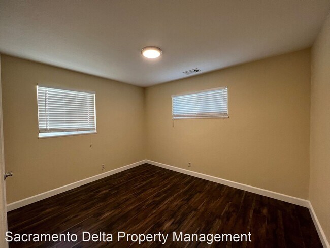 Building Photo - 5 br, 3 bath House - 1901 Walnut Ave - 105...