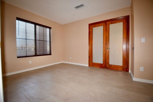 Building Photo - Excellent 4 bed 2 bath Ahwatukee Home!