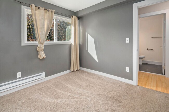 Building Photo - 4Touchstone