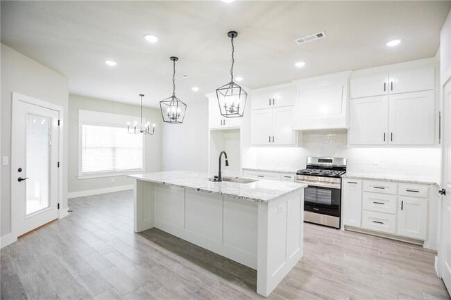 Building Photo - 14 Kinloch Dr