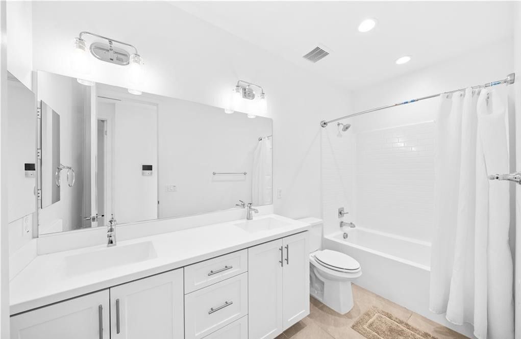 Building Photo - 856 Francesca Dr