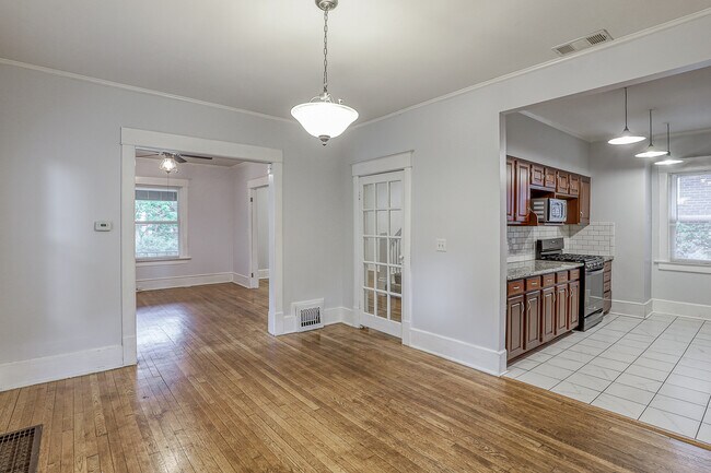 Double wide openings give an open plan feel - 4333 Charlotte St
